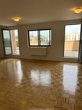 3104 31st Ave, Unit 3 in Astoria, NY - Building Photo - Building Photo