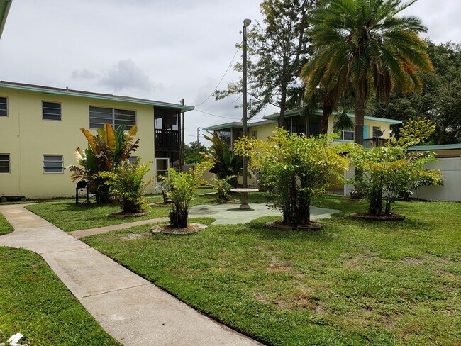 property at 5618 Gulfport Blvd S