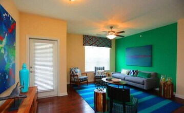 2205 W Walker St in League City, TX - Building Photo - Building Photo