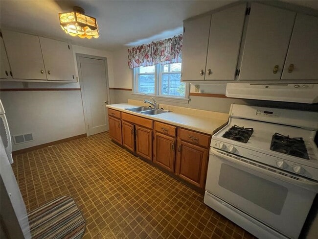 1063 W 4th St in Erie, PA - Building Photo - Building Photo