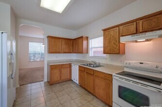 13526 Riverbank Pass in Helotes, TX - Foto de edificio - Building Photo