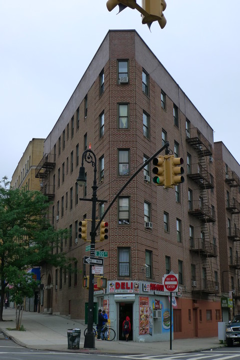 3106 Bainbridge Ave in Bronx, NY - Building Photo