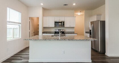 The Nexus at Kingsland Heights in Brookshire, TX - Foto de edificio - Building Photo