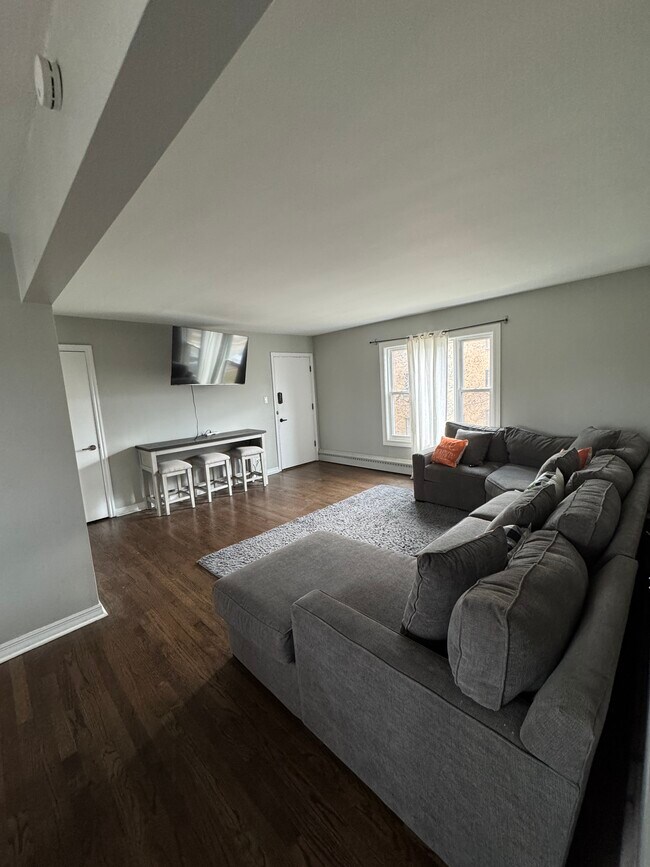 1557 Monroe Ave, Unit # 2 in River Forest, IL - Building Photo - Building Photo