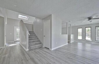 17805 Villa Way Dr in Spring, TX - Building Photo - Building Photo