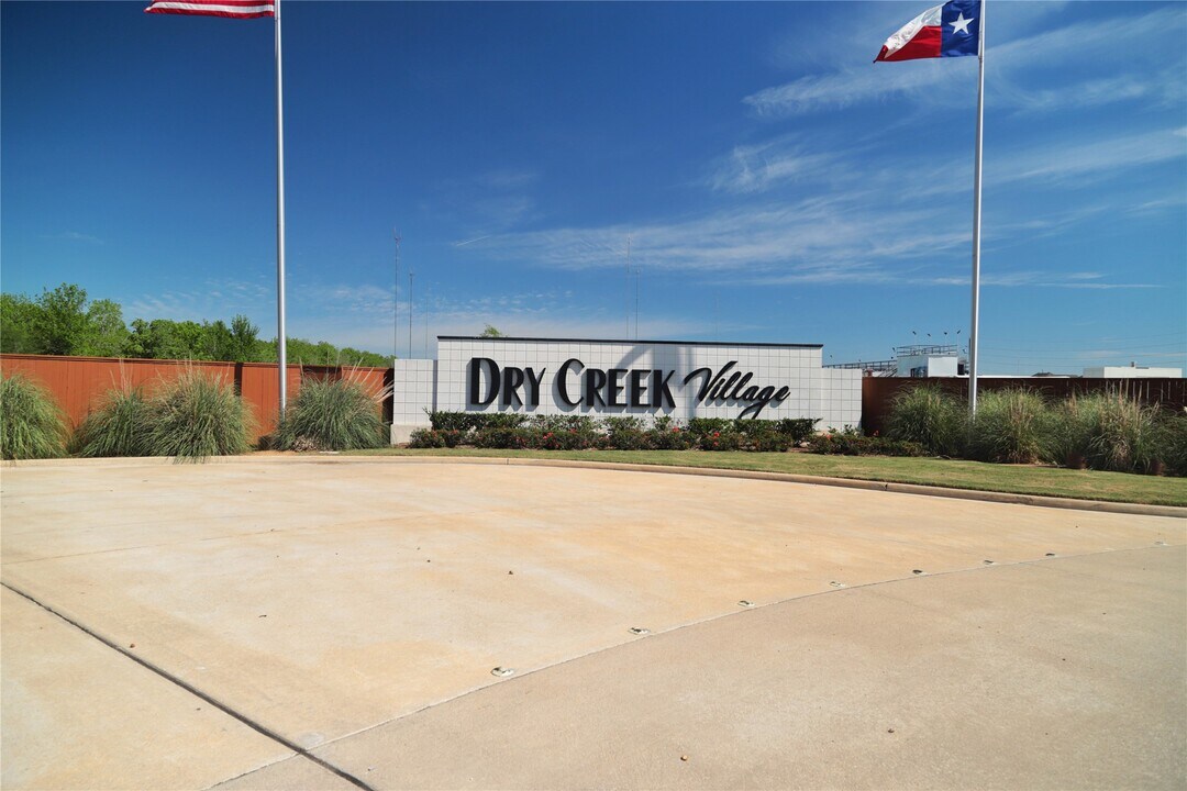 3914 Dry Creek Dr in Missouri City, TX - Building Photo