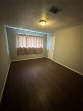 10032 Neuens Rd in Houston, TX - Building Photo - Building Photo