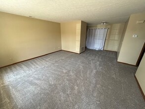 713 W Main St in Albion, IN - Building Photo - Building Photo