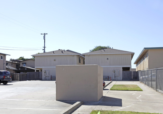 1012 N Sanborn Rd in Salinas, CA - Foto de edificio - Building Photo