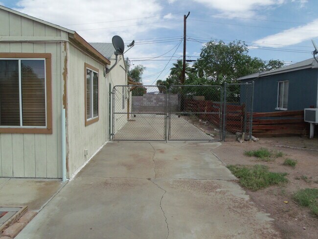 571 National St in Henderson, NV - Building Photo - Building Photo