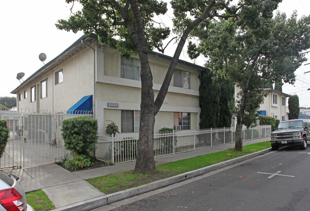 3520-3524 E 59th Pl in Huntington Park, CA - Building Photo