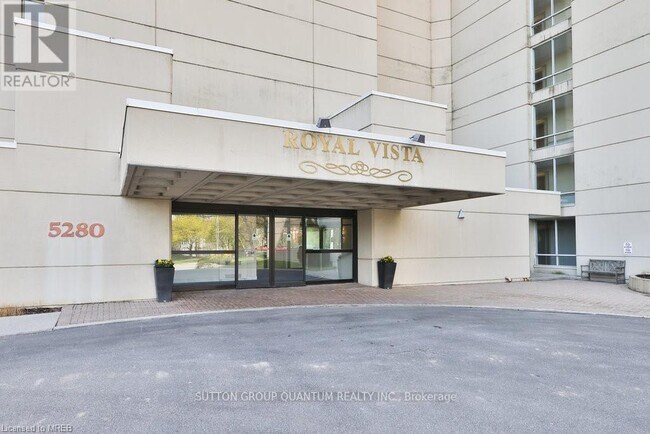 5280-5280 Lakeshore Rd. in Burlington, ON - Building Photo - Building Photo