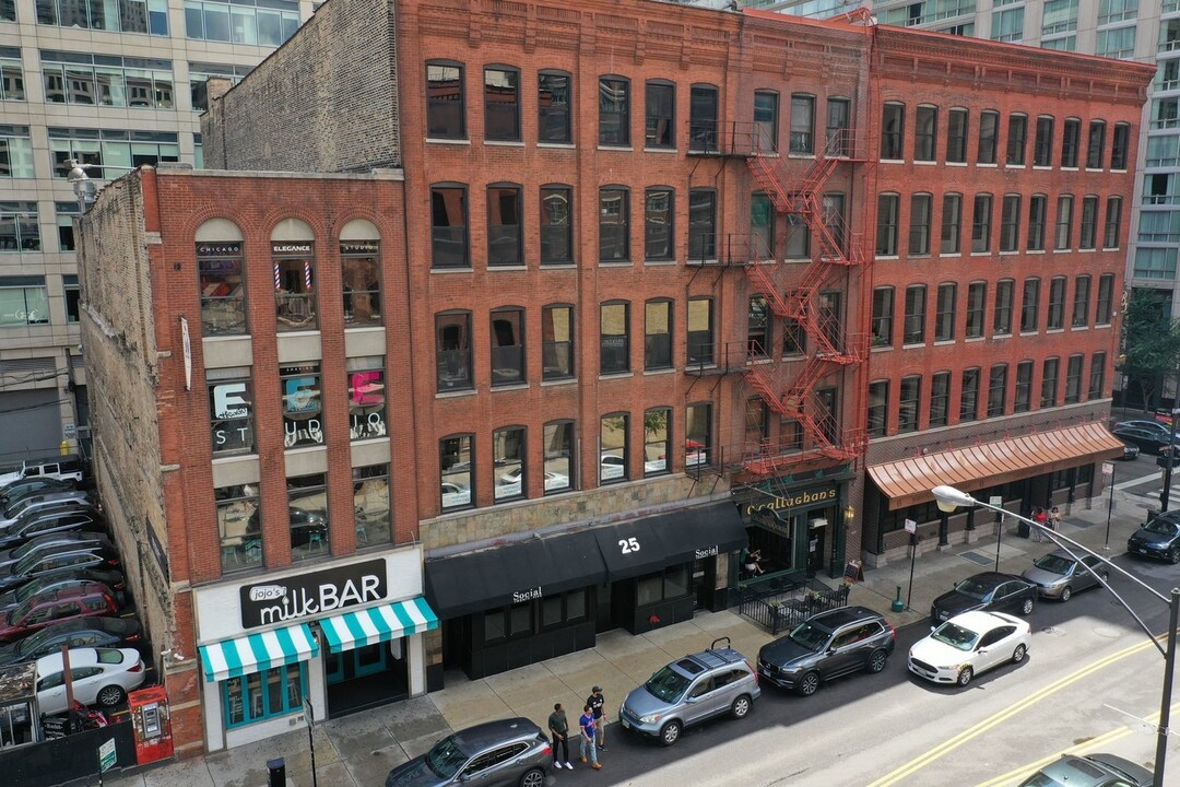 25 W Hubbard St in Chicago, IL - Building Photo