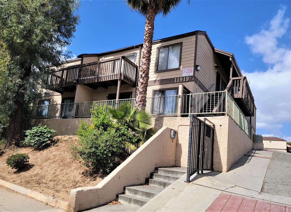 11919 Inez St in Whittier, CA - Building Photo