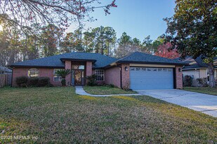 8146 Leafcrest Dr in Jacksonville, FL - Building Photo