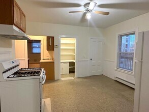 36 Princeton St, Unit 2 in Somerville, MA - Foto de edificio - Building Photo