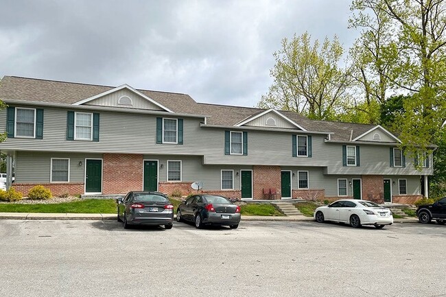 KINGSTON RIDGE APARTMENTS in Gosport, IN - Foto de edificio - Building Photo