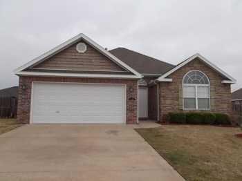 2206 SW Huntwick Ave in Bentonville, AR - Building Photo