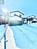 271 Weldrick Rd W in Richmond Hill, ON - Building Photo