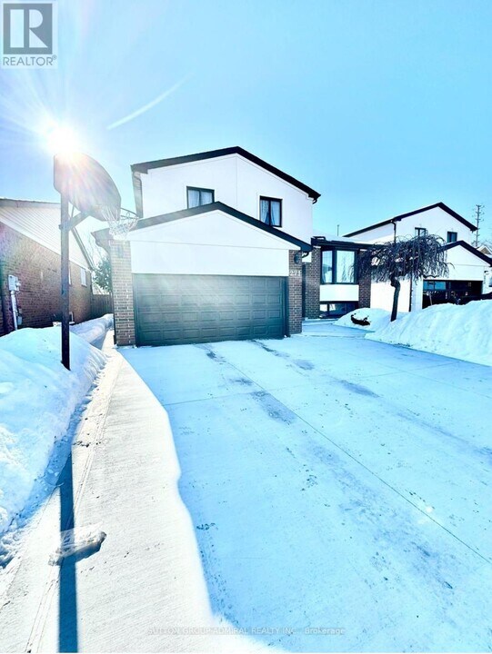 271 Weldrick Rd W in Richmond Hill, ON - Building Photo