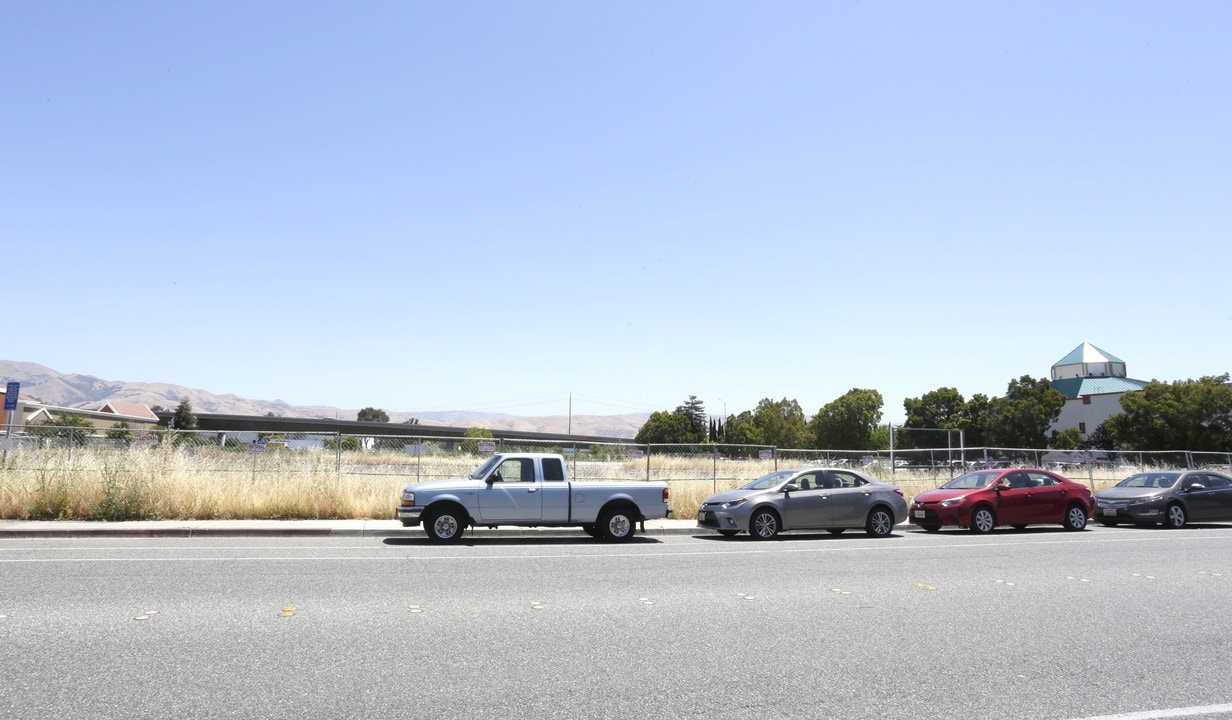 Landmark Tower in Milpitas, CA - Building Photo