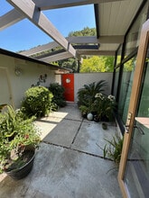 24 Valleystone Dr in San Rafael, CA - Foto de edificio - Building Photo