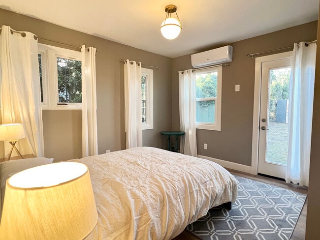 3467 W 71st St in Los Angeles, CA - Foto de edificio - Building Photo