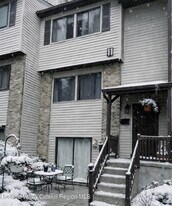 259 Village Ct in Kingston, NY - Building Photo