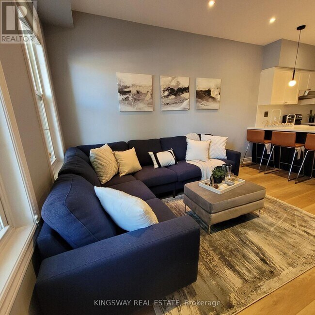 74 B Coxwell Ave in Toronto, ON - Building Photo - Building Photo