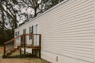 1421 Cody Rd N in Mobile, AL - Building Photo