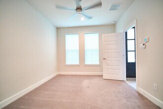 2802 Grand Fountains Dr in Houston, TX - Building Photo - Building Photo