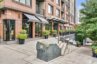 2721 1st Ave in Seattle, WA - Building Photo