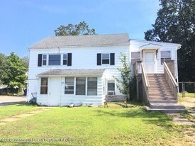 547 Harding Ave in Toms River, NJ - Building Photo