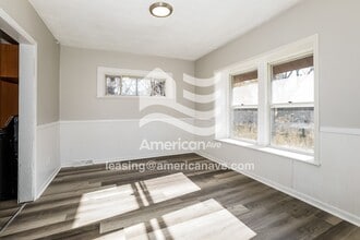 563 Garry Rd in Akron, OH - Building Photo - Building Photo