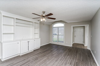 3315 Rainview Cir in Louisville, KY - Building Photo - Building Photo