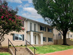 Laurel Flats in Tyler, TX - Building Photo - Building Photo