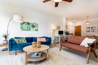 2221 Ocean Ave, Unit 202 in Santa Monica, CA - Building Photo - Building Photo