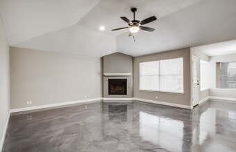 6103 John Chapman in San Antonio, TX - Foto de edificio - Building Photo