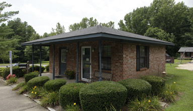 Kingswood Apartments in Kings Mountain, NC - Building Photo - Building Photo