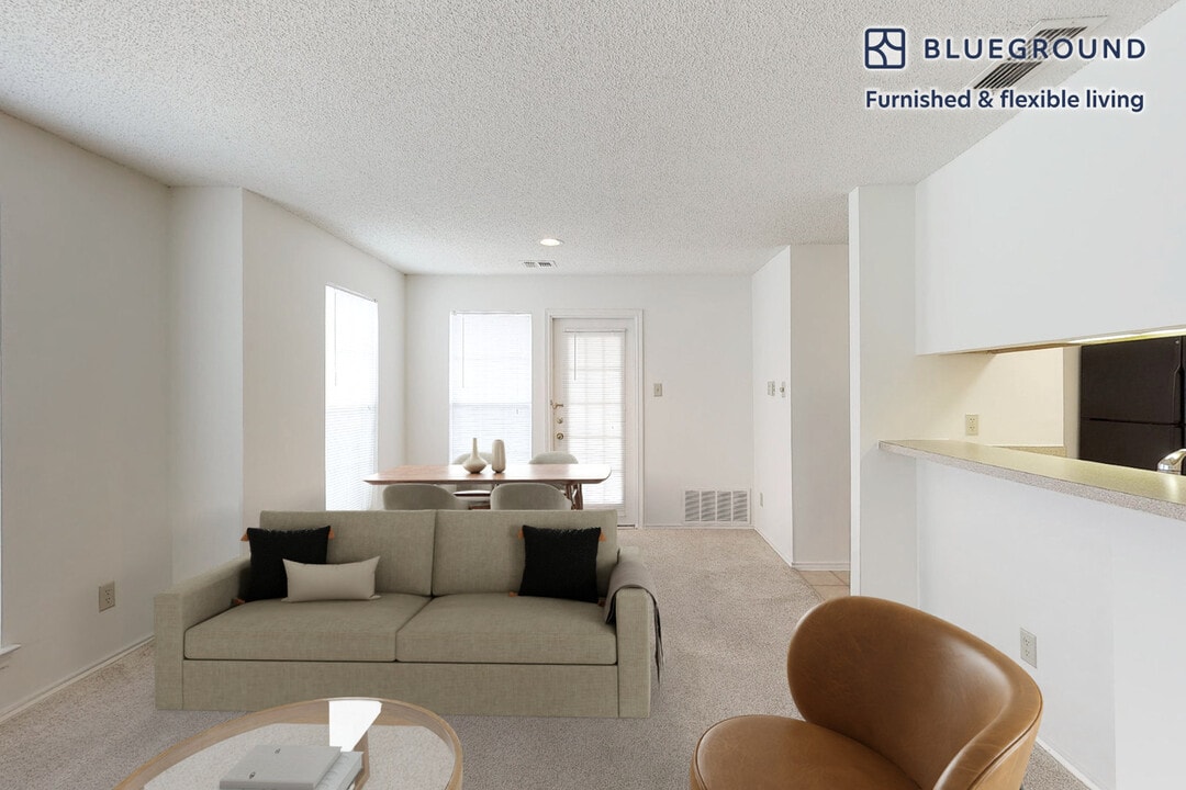 13116 Autumn Woods Way in Fairfax, VA - Building Photo