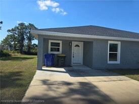 6952 San Benito Dr in Sebring, FL - Building Photo