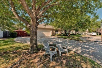 2508 Sonoma Cove in Austin, TX - Foto de edificio - Building Photo