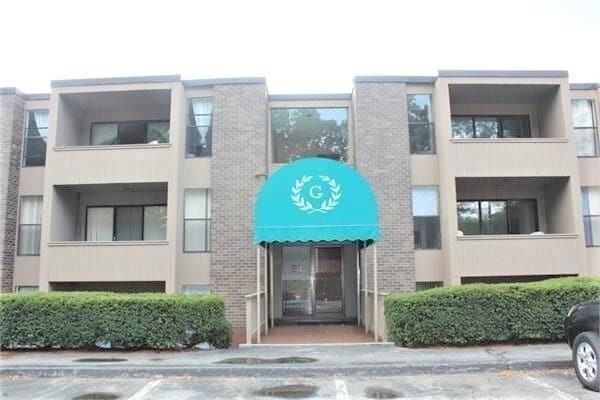 property at 32 Shrewsbury Green Dr