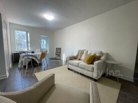 2 Balsam Ave S in Hamilton, ON - Building Photo