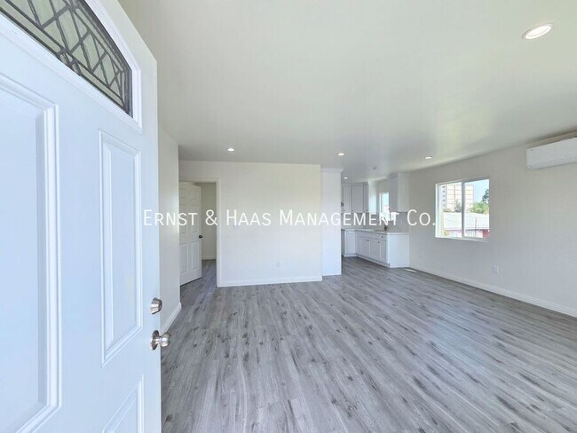 1320 Lewis Ave in Long Beach, CA - Building Photo - Building Photo