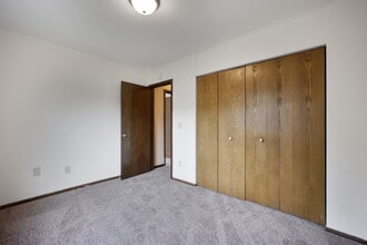 Wexford Commons Apartments in Minneapolis, MN - Building Photo - Building Photo