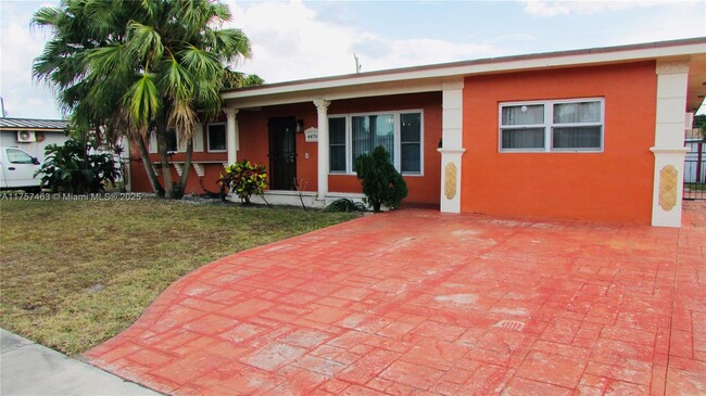 4470 NW 175th St in Miami Gardens, FL - Foto de edificio - Building Photo