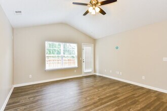 712 Alisa Cove in La Vergne, TN - Building Photo - Building Photo