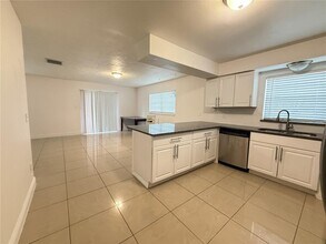 10413 Twiggs Ct in Orlando, FL - Building Photo - Building Photo