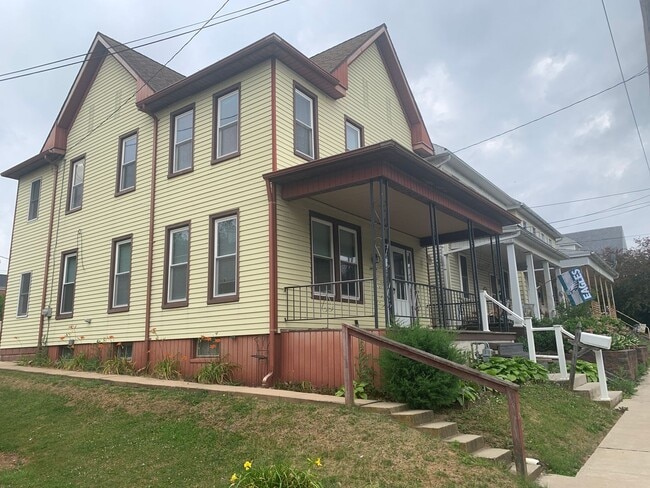 property at 62 W Maple St